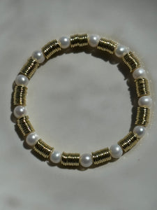 Pearl and Gold Disc Bracelet